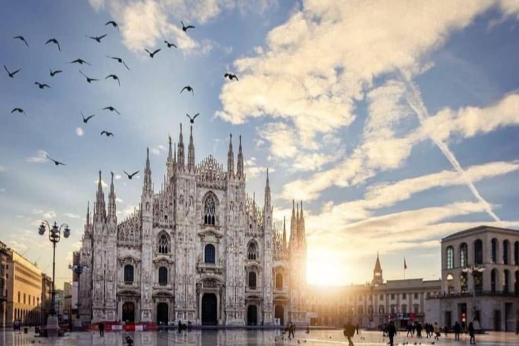 Ad Un Passo Dal Duomo Elegante Appartamento Wifi Milano Eksteriør billede